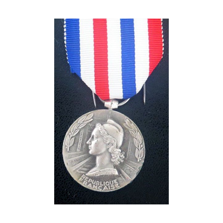 médaille d'honneur des chemins de fer attribuée en 1971 à R. POITOUT