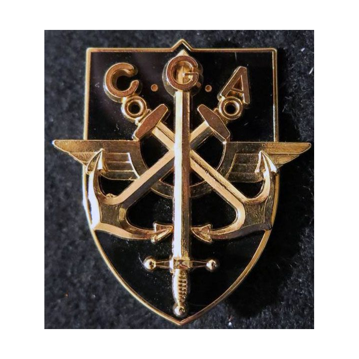 CGA : insigne métallique contrôle général des armées de fabrication Fraisse G. 3229