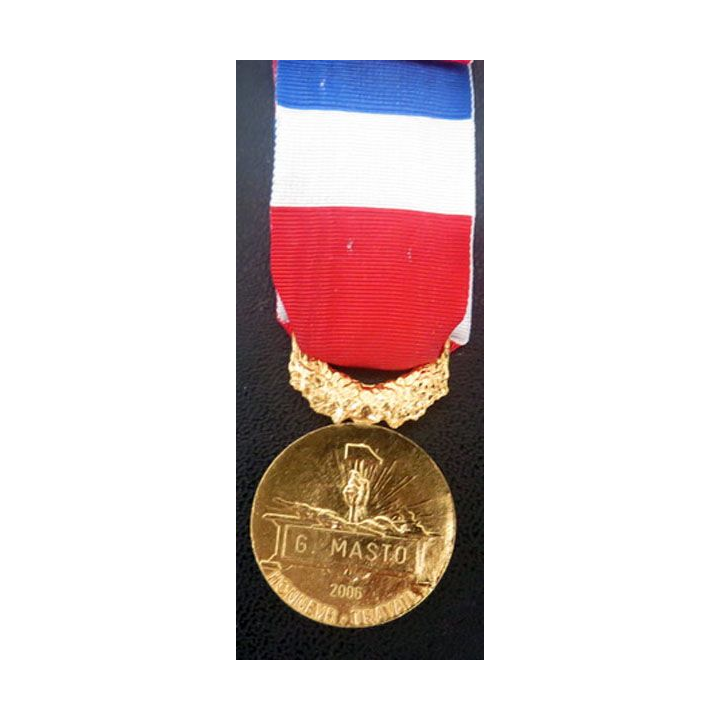 FRANCE : Médaille du travail du ministère du travail et de la sécurité sociale en vermeil attribuée à P. Gasser 1957