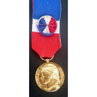 Médaille du travail du ministère du travail en bronze doré attribuée à B. Thill 2008
