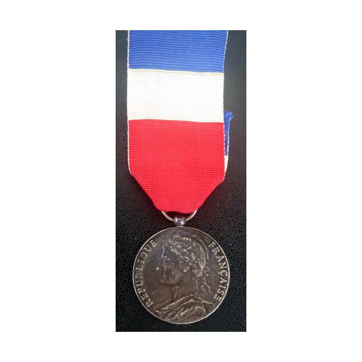 Médaille du travail du ministère du travail en argent P. Lamolle 1984