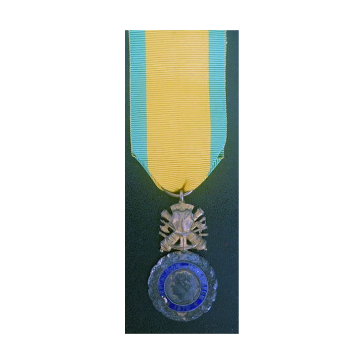 médaille militaire 3° république en argent avec défaut d'émail à l'avers