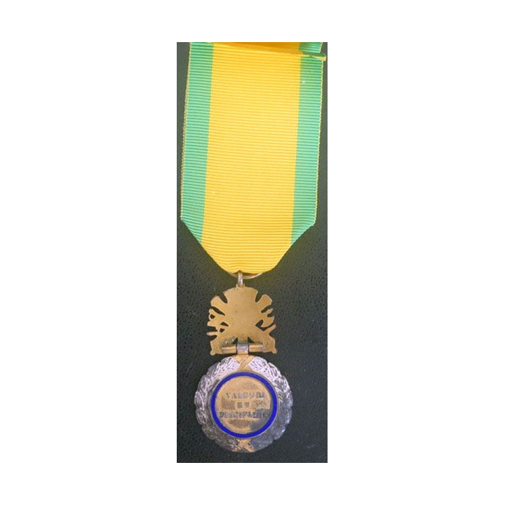 médaille militaire 3° république en argent avec défaut d'émail à l'avers