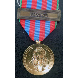 FRANCE : médaille commémorative française avec agraphe "Kosovo"
