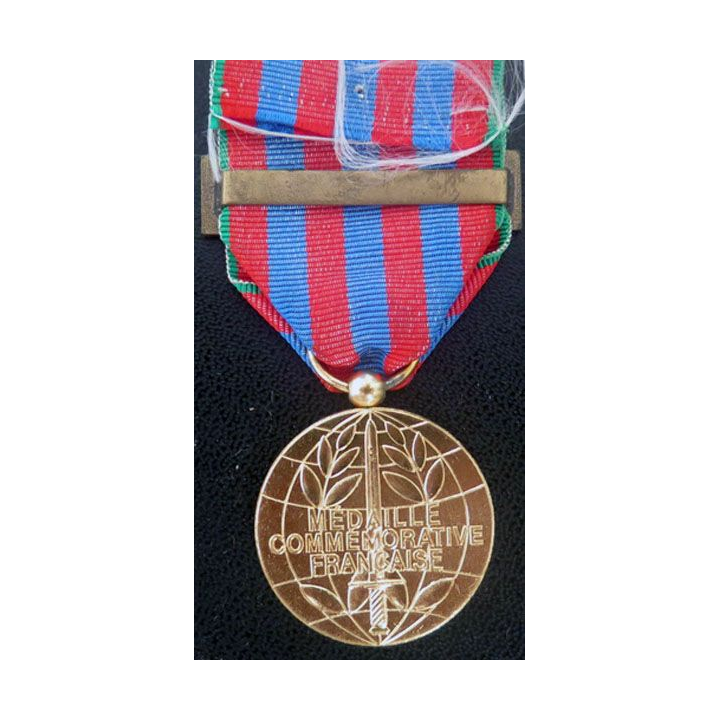 FRANCE : médaille commémorative française avec agraphe "Kosovo"
