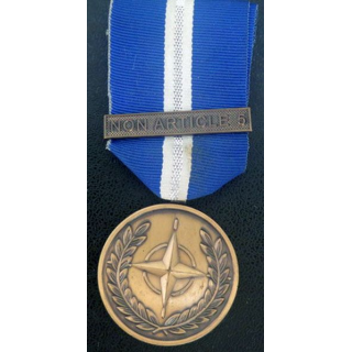 OTAN : médaille commémorative de l'OTAN non article 5 dans les Balkans