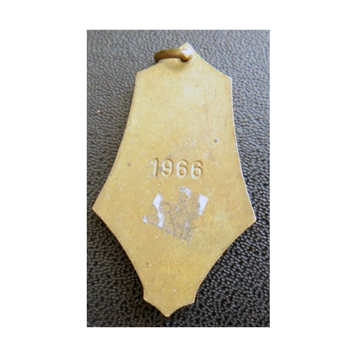 Médaille pendentif représentant un nageur Jeux Olympiques 1966