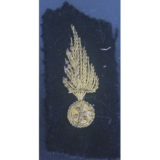 insigne de col : insigne tissu de col sur tissu noir grenade cannetille