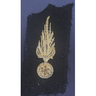insigne de col : insigne tissu de col sur tissu noir grenade cannetille