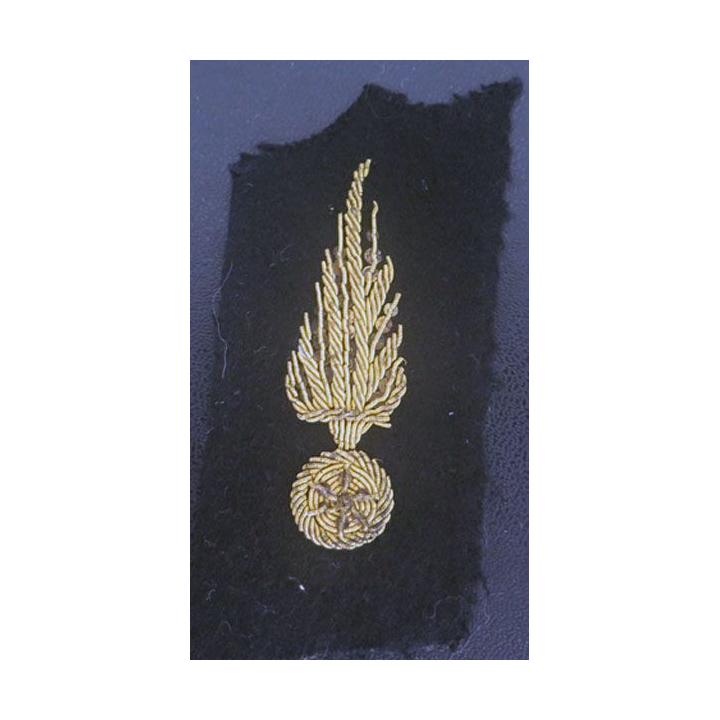 insigne de col : insigne tissu de col sur tissu noir grenade cannetille