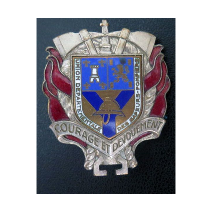 POMPIERS : insigne de l'Union départementale des sapeurs pompiers