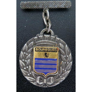 vieille broche insigne de la ville de Bourbourg en émail