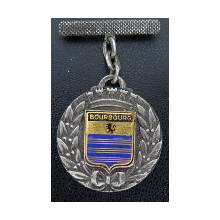 vieille broche insigne de la ville de Bourbourg en émail