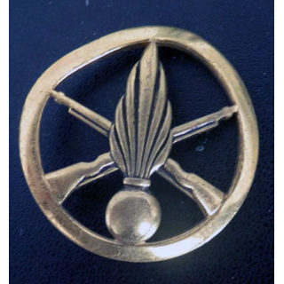 insigne de bérêt de l'infanterie de fabrication Bichet (déformé)