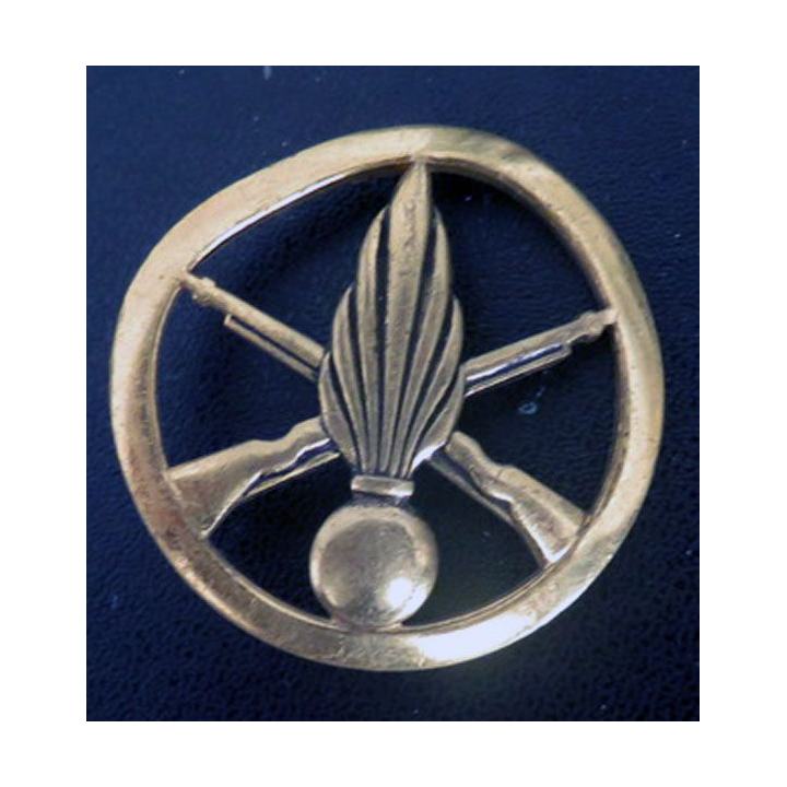 insigne de bérêt de l'infanterie de fabrication Bichet (déformé)