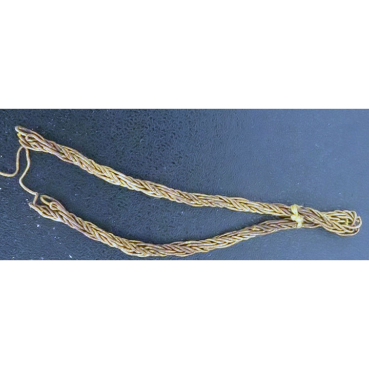 lanière de fil doré de longueur 2 fois 9 cm