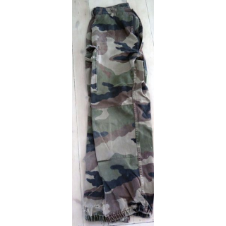 Pantalon de treillis camouflé vert armé taille 80 L très usagé