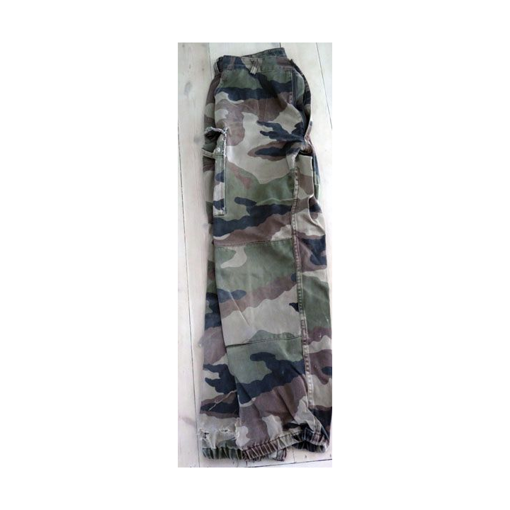 Pantalon de treillis camouflé vert armé taille 80 L très usagé