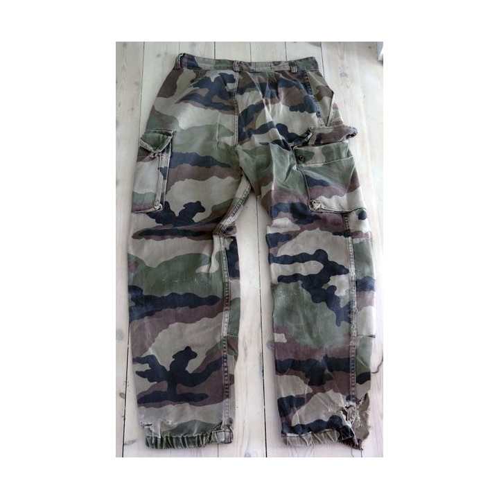Pantalon de treillis camouflé vert armé taille 80 L très usagé