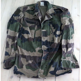 Veste de treillis camouflé vert armé taille 88 L état usagé