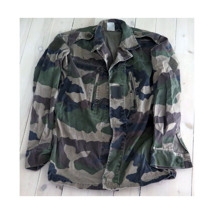 Veste de treillis camouflé vert armé taille 88 L état usagé