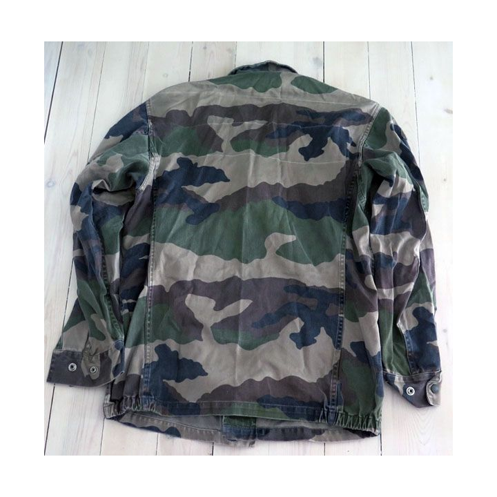 Veste de treillis camouflé vert armé taille 88 L état usagé