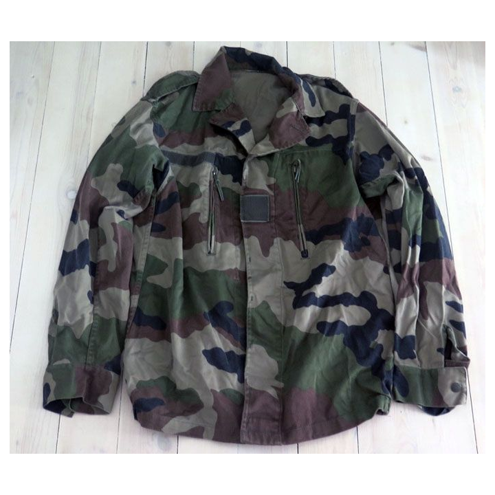 Veste de treillis camouflé vert armé taille 88 L ? état usagé