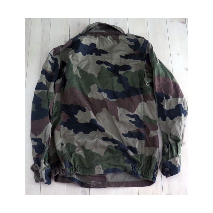 Veste de treillis camouflé vert armé taille 88 L ? état usagé