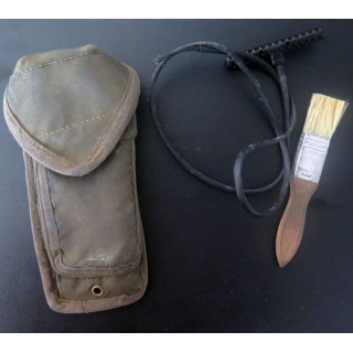 trousse de nettoyage armement avec fil nettoyage et pinceau militaria