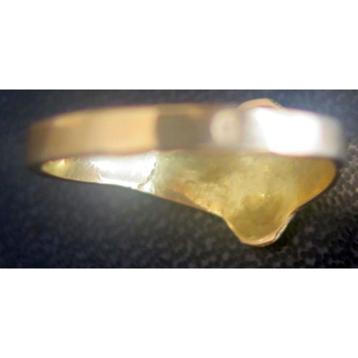 Bague en métal doré avec poinçon en forme de fleur ou hérisson