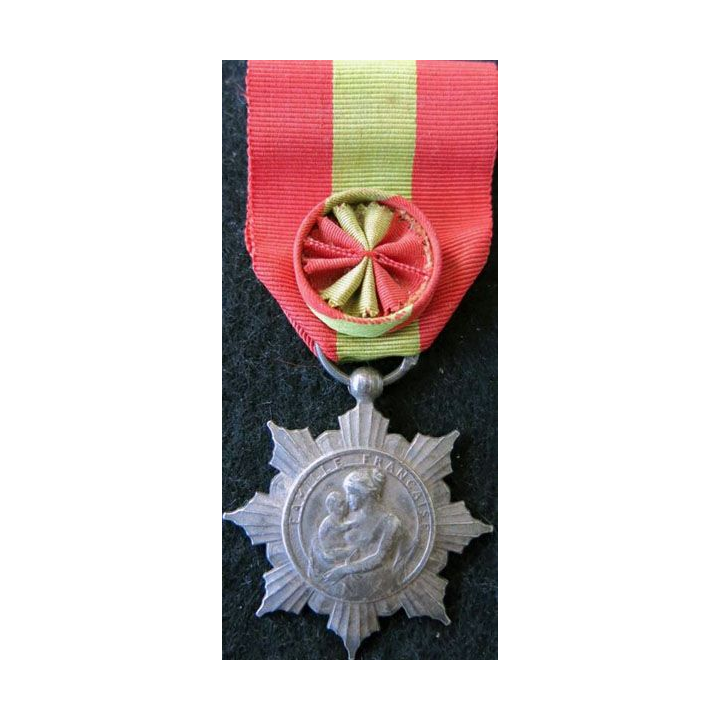 FRANCE :  médaille de la famille française la Patrie reconnaissante grade argent