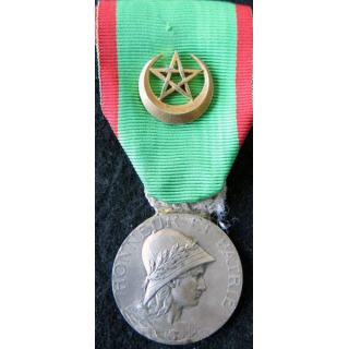 FRANCE : médaille association amicale et philanthropique des anciens Spahis « Le Burnous » fondée en 1895 en métal argenté