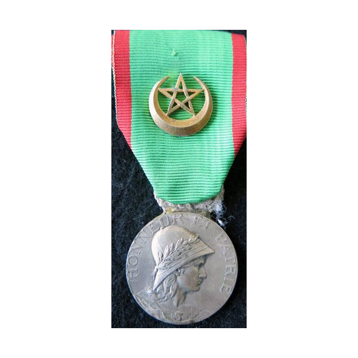 FRANCE : médaille association amicale et philanthropique des anciens Spahis « Le Burnous » fondée en 1895 en métal argenté