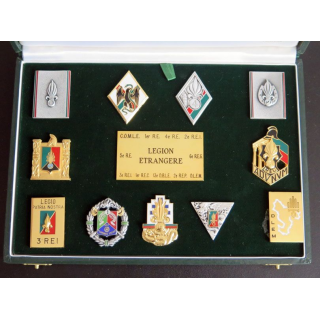 LEGION : coffret de 11 insignes de la Légion étrangère en écrin superbe