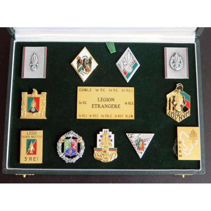 LEGION : coffret de 11 insignes de la Légion étrangère en écrin superbe