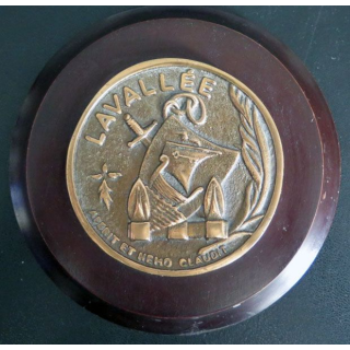 Tape de bouche de Lavallée diamètre 7 cm et 12 cm de socle bois