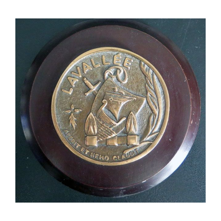 Tape de bouche de Lavallée diamètre 7 cm et 12 cm de socle bois