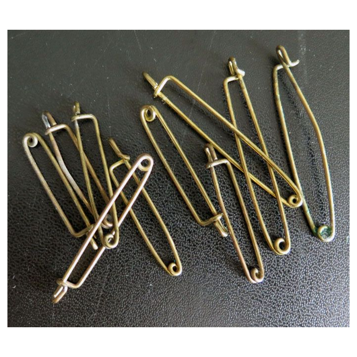 MILITARIA : lot de 10 épingles pour insignes diverses dimensions
