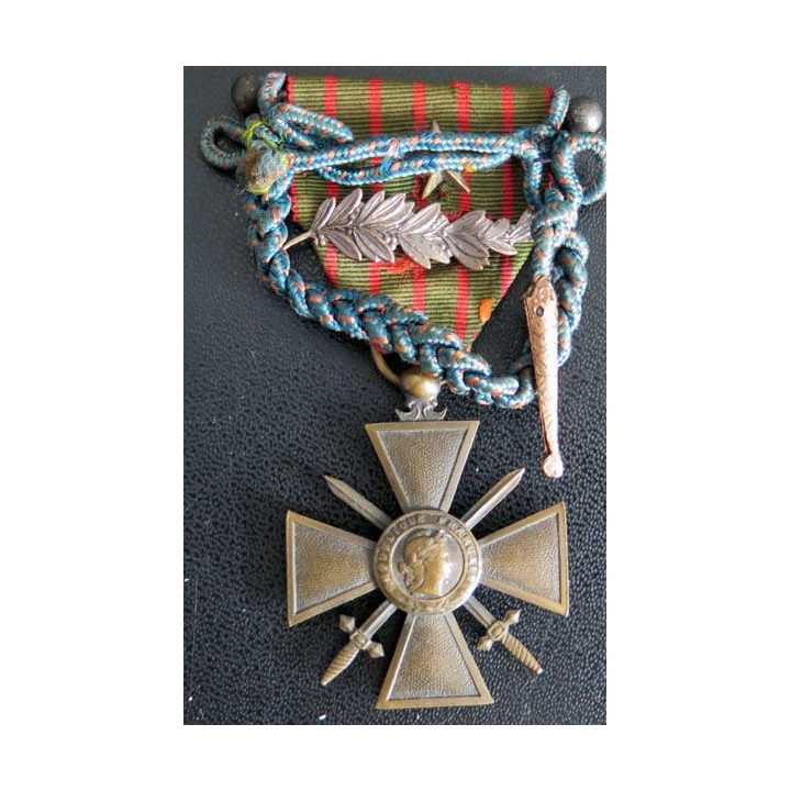 FRANCE : croix de guerre 1916 avec clou et palme et mini fourragère 