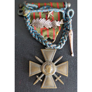 FRANCE : croix de guerre 1916 avec clou et palme et mini fourragère 