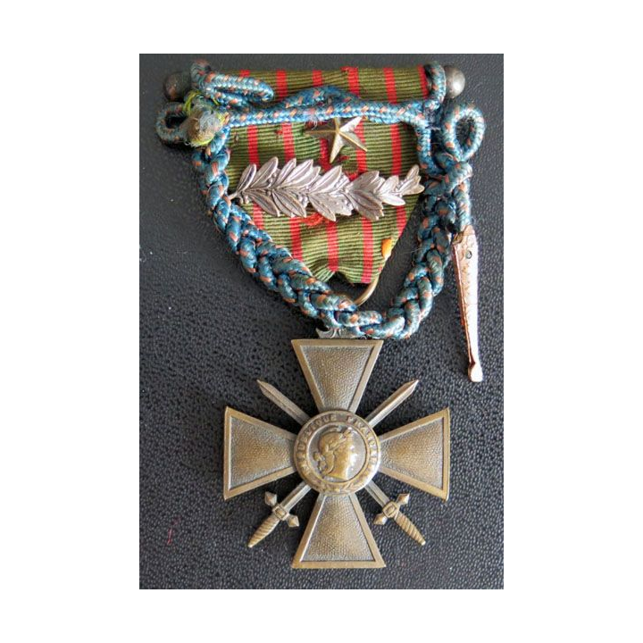FRANCE : croix de guerre 1916 avec clou et palme et mini fourragère 