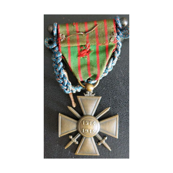 FRANCE : croix de guerre 1916 avec clou et palme et mini fourragère 