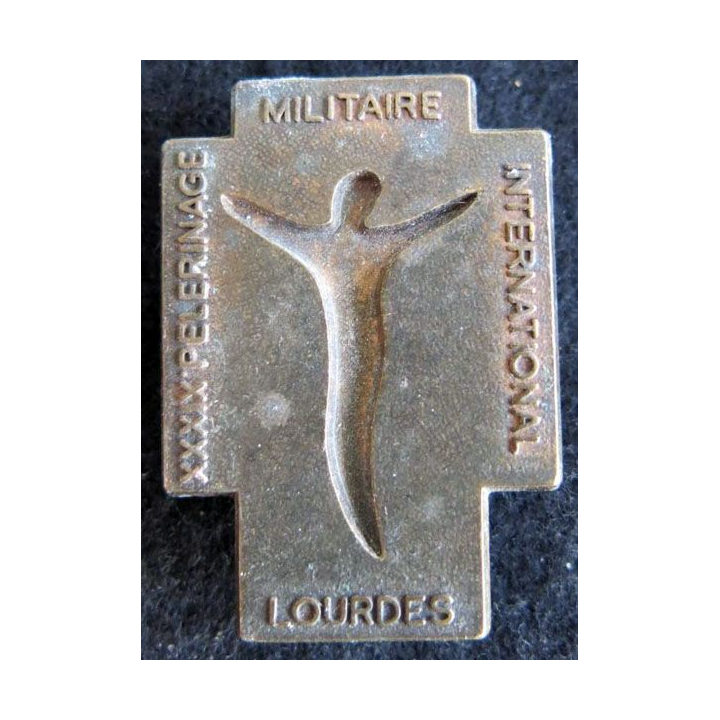 39° PMI : insigne métallique du 39° pélerinage militaire international de Lourdes de fabrication Martineau Saumur