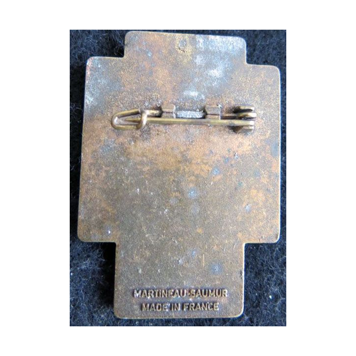 39° PMI : insigne métallique du 39° pélerinage militaire international de Lourdes de fabrication Martineau Saumur