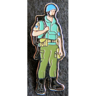 FORPRONU : Pin's représentant un légionnaire de la FORPRONU fabrication B.G. DIS