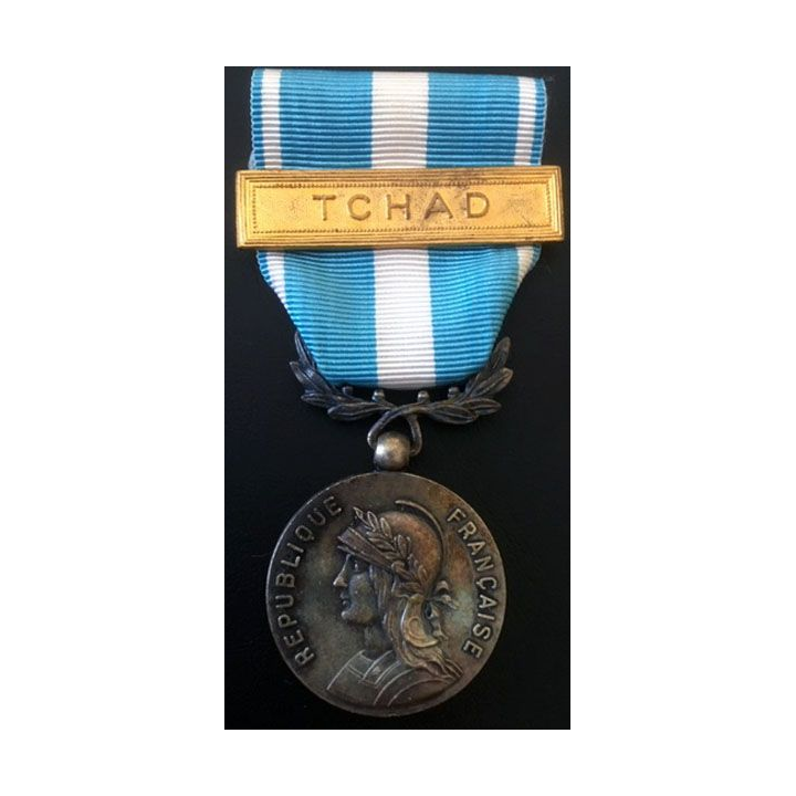 FRANCE : médaille d'outre mer agrafe " Tchad " en métal argenté