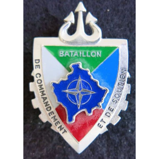 BCS KFOR : Insigne métallique du bataillon de commandement et de soutien de la KFOR G.4949.