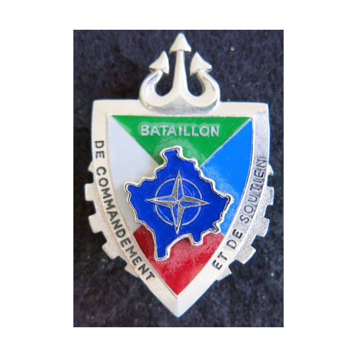 BCS KFOR : Insigne métallique du bataillon de commandement et de soutien de la KFOR G.4949.
