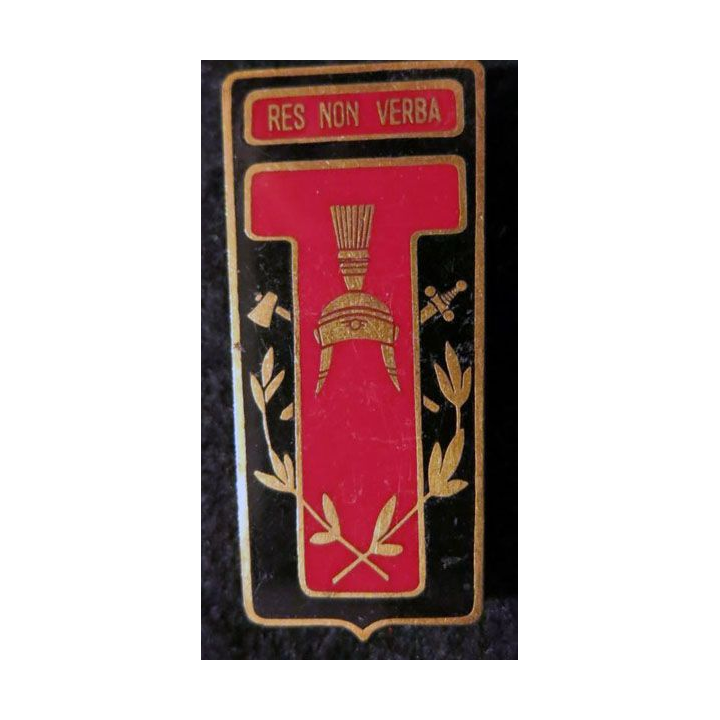 BELGIQUE : insigne des formations du Génie Belge avec comme devise "res non verba" de fabrication Drago Paris
