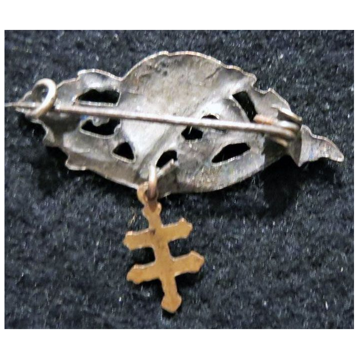 CRAONNE : insigne métallique anciens combattant de la bataille de Craonne 1917